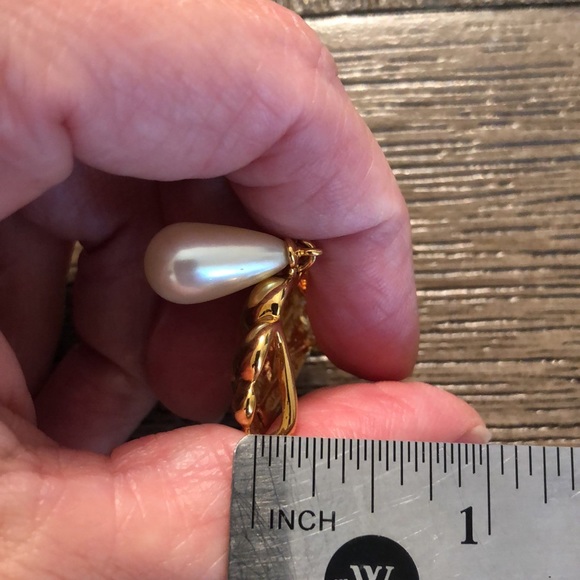 MARVELLA  Shell with Faux Pearl Drop Slide Pendant - Picture 10 of 12
